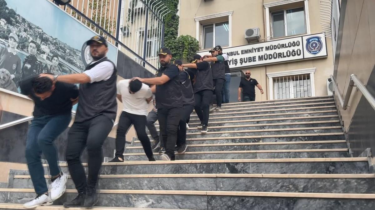 Rum Ortodoks Mezarl'nda define ararken yakalanan pheliler adliyede 