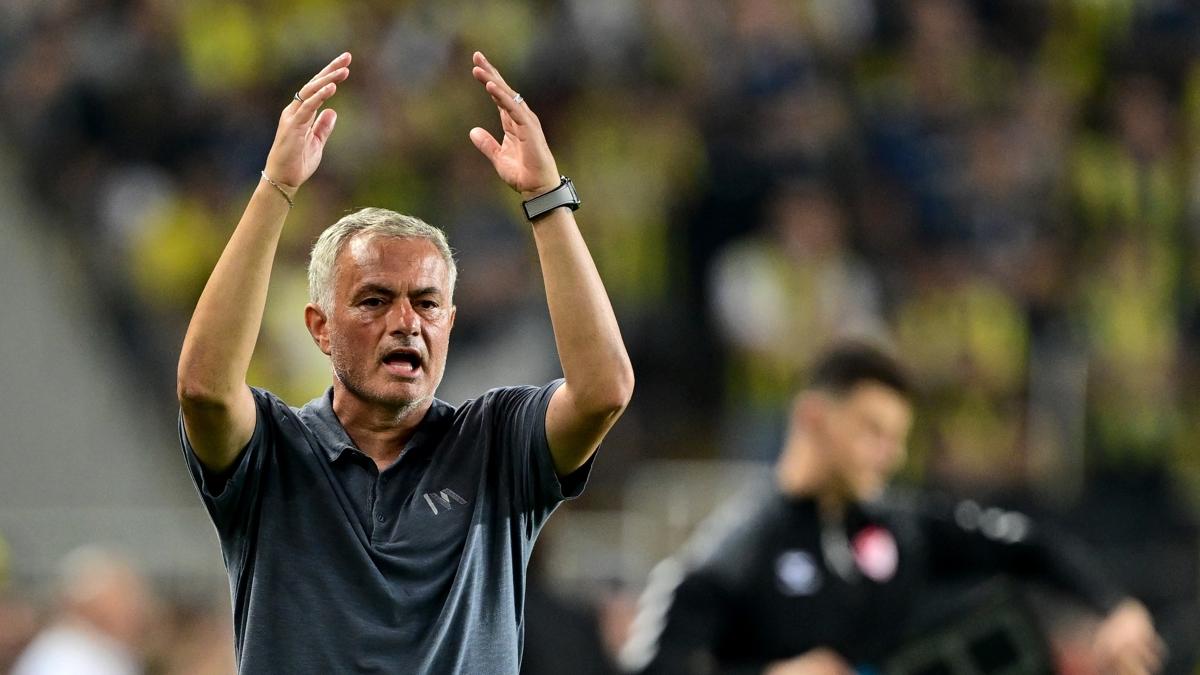 Mourinho'dan Amrabat aklamas: Henz bana bilgi verilmedi