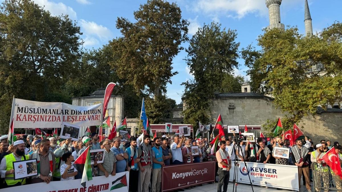 stanbul'da eitli sivil toplum kurulularnn yeleri srail rnlerine boykot mitinginde bulutu