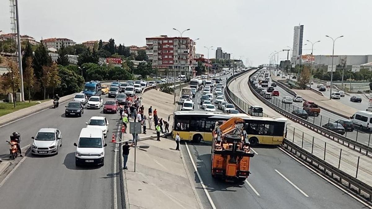 Kaza yapan ETT otobs D-100 trafiini fel etti