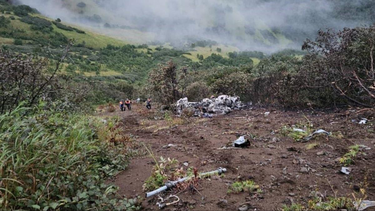 Rusya'da den Mi-8 tipi helikopterin enkaz bulundu: 17 kiinin cesedine ulald