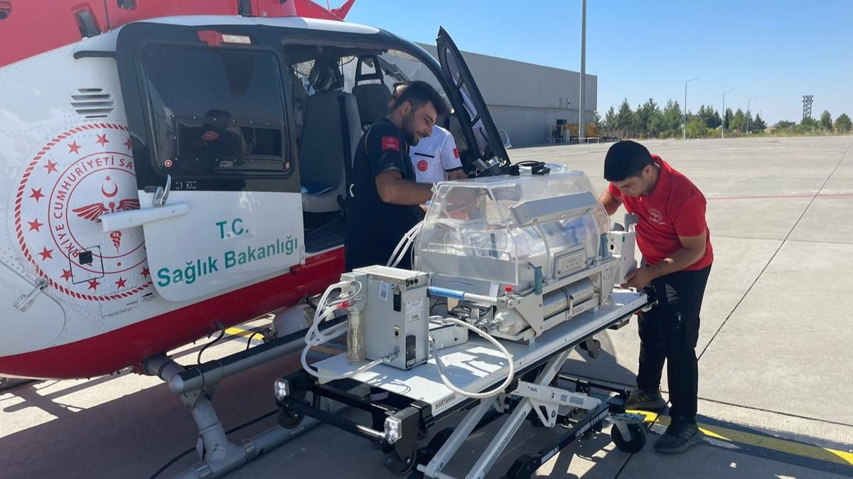 Ambulans helikopter yeni doan bebek iin havaland