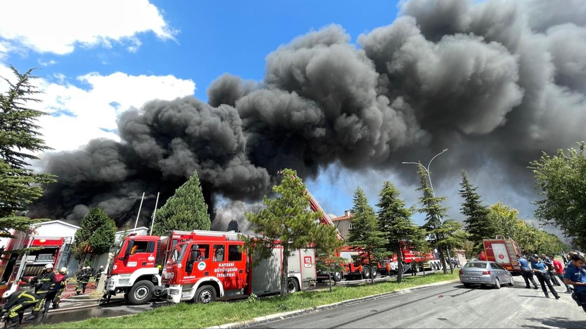 Kayseri'de snger fabrikas alev alev yanyor