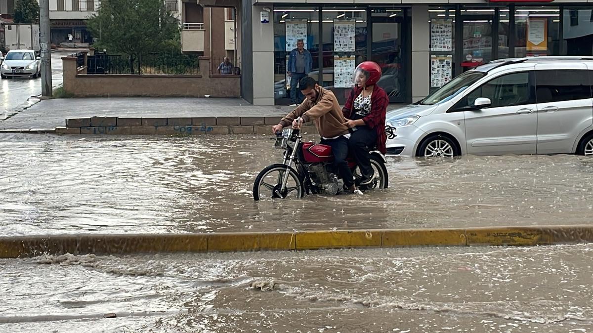 Meteoroloji'den kuvvetli saanak uyars