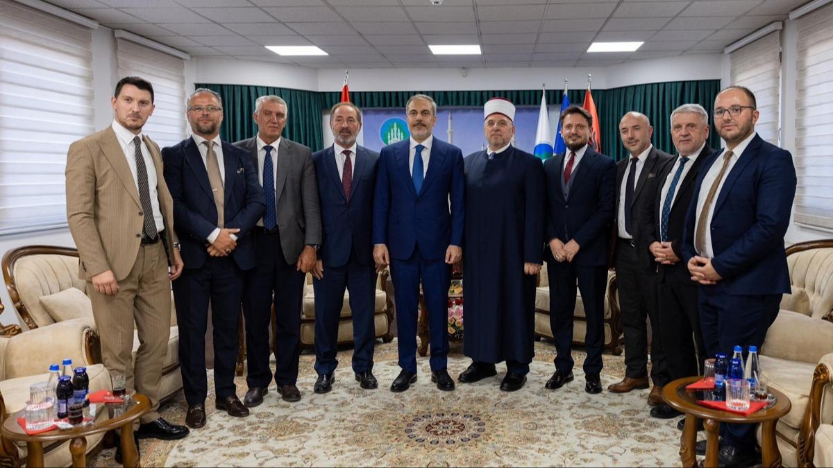 Dileri Bakan Fidan, KFOR Karargah ve Kosova slam Birlii'ni ziyaret etti