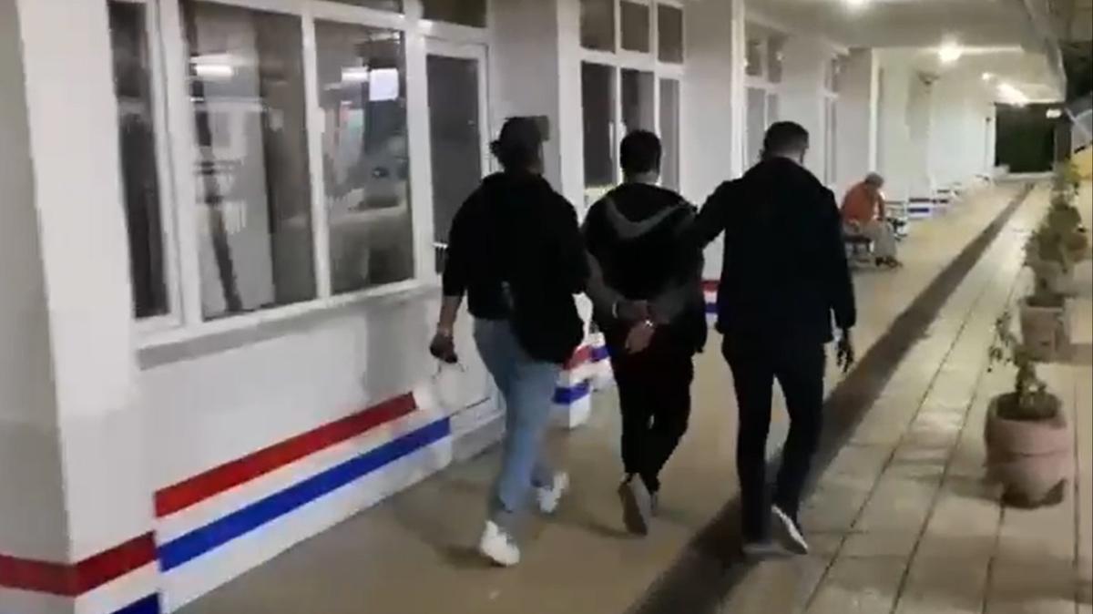 FET firarisi retmen tren bileti alrken yakay ele verdi