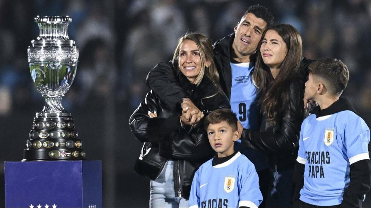 Luis Suarez, milli takma gzyalaryla veda etti