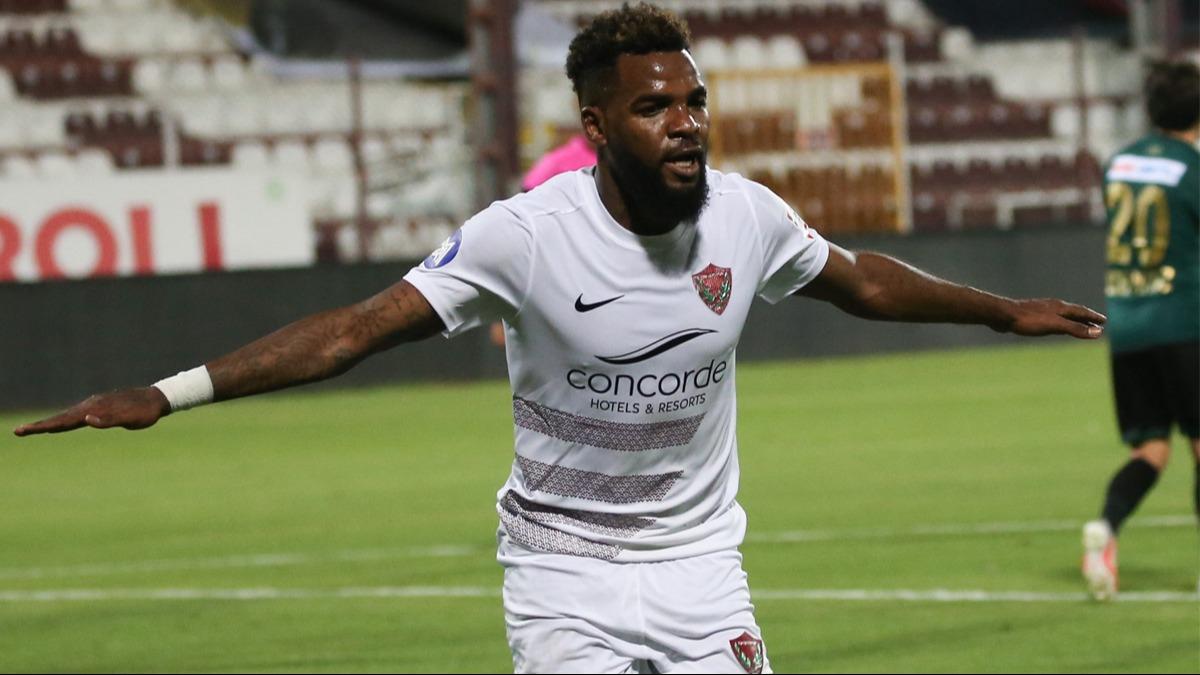 Sper Lig'in eski gol kral Aaron Boupendza, Msr ekibine imzay att