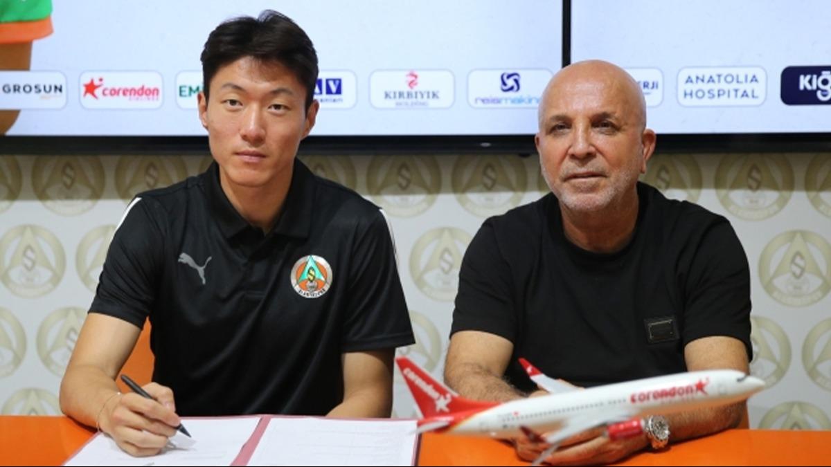 Alanyaspor yeni transferi ile szleme imzalad!