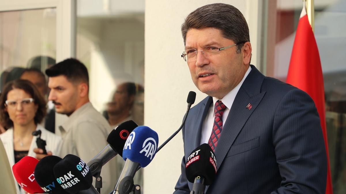 Bakan Tun'tan Narin Gran aklamas