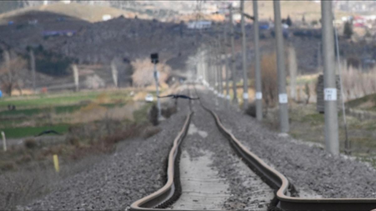 Tren raylarn almak isteyen ahslar sust yakaland