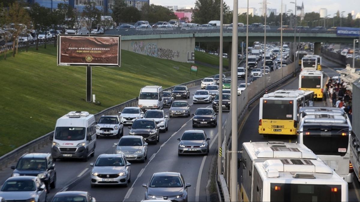  stanbul'da akam saatlerinde trafik younluu yaanyor