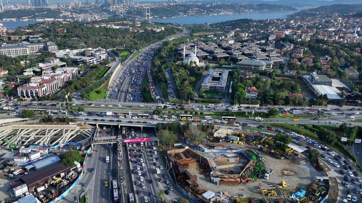 stanbul'da trafik younluu yaanyor