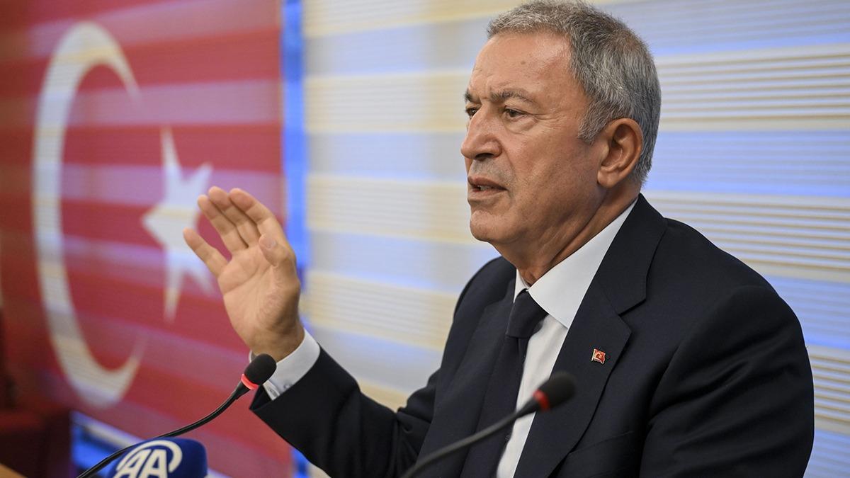 Hulusi Akar, temsilcilerin yzne syledi: Vizyon eksikliiniz sinir bozucu