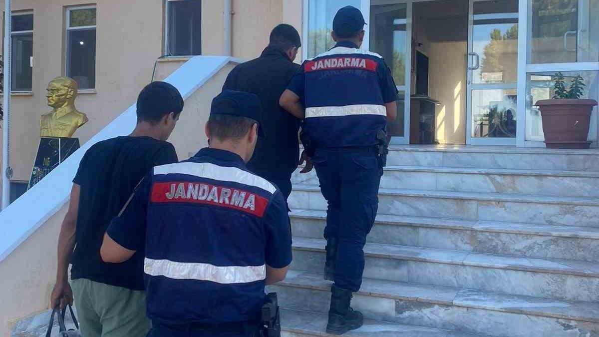 Yunanistan'a yzerek gemek istediler, jandarmaya takldlar