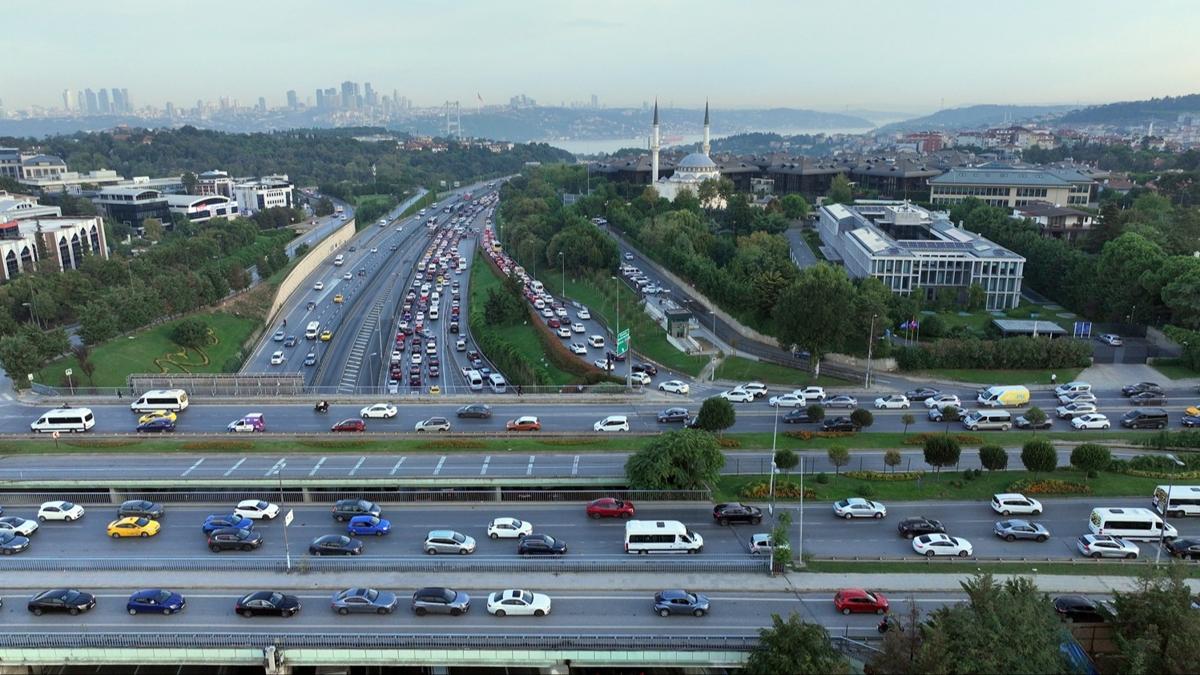 stanbul'da trafik younluu yaanyor