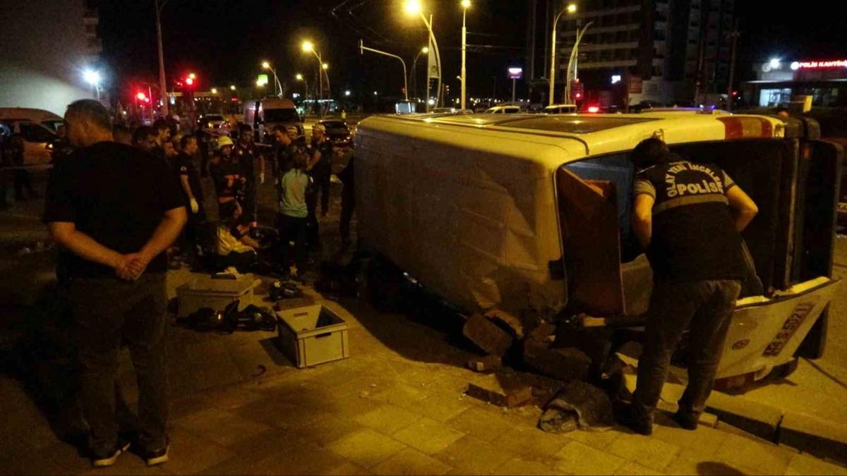 Otomobil ile arpan ii servisi devrildi: 1 l