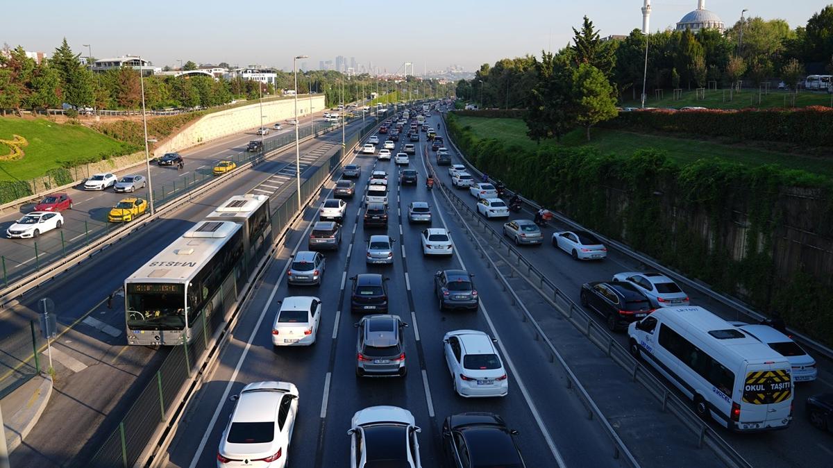 Haftann son mesai gnnde stanbul'da  trafik kilit