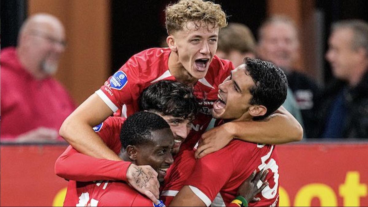 Gol oldu yad! AZ Alkmaar'dan tarihi fark