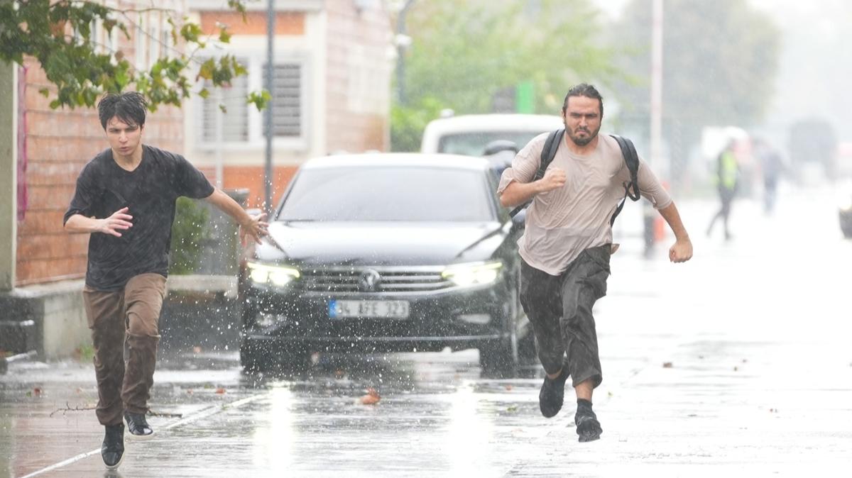 stanbul'da aralklarla saanak etkili oluyor