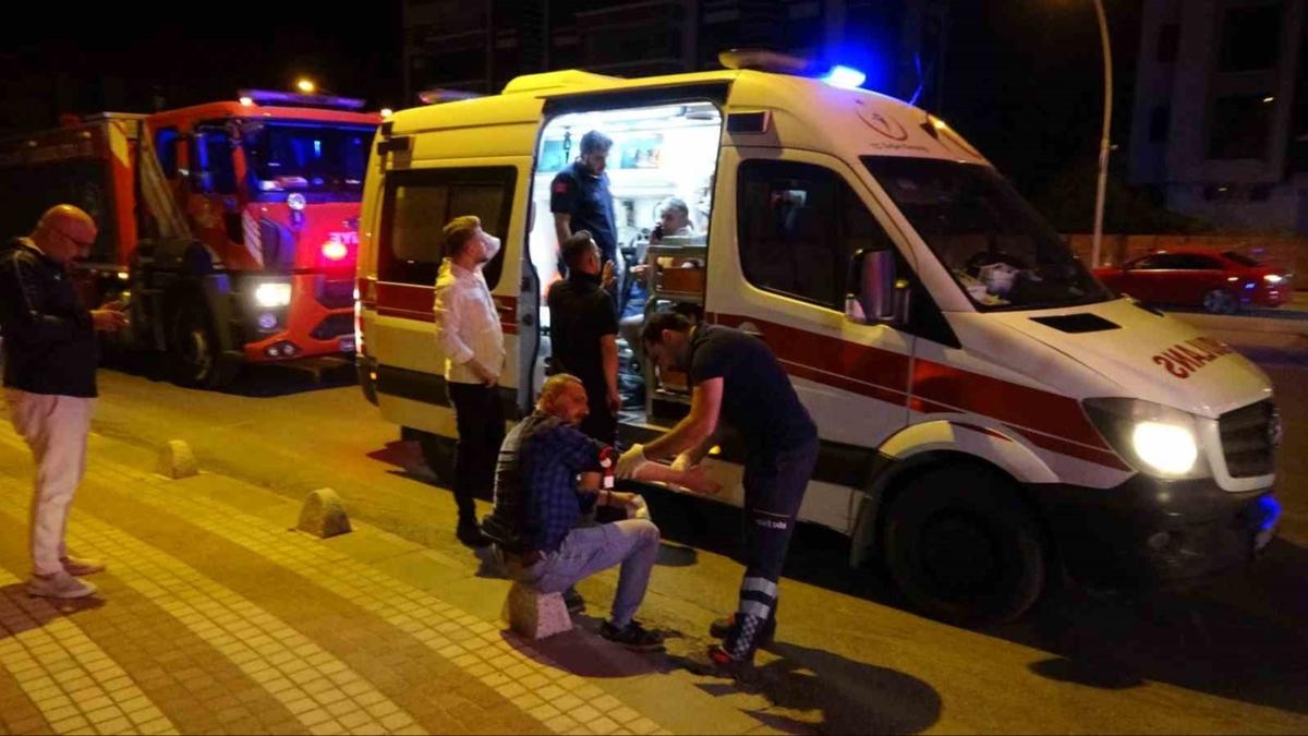 Sivil polis aracnn kart kazada 1'i polis 4 kii yaraland