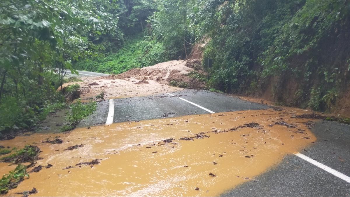 Artvin'de saanak ya heyelan ve su basknlarna neden oldu