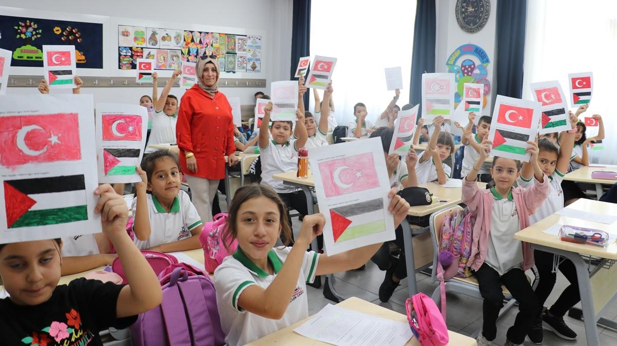 Kilis'teki ilkokul rencilerinden Gazze'deki masum ocuklara mektup