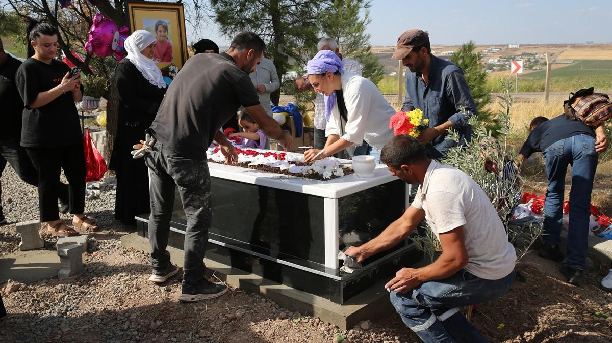 Narin Gran'n kabrine ziyaretler devam ediyor 