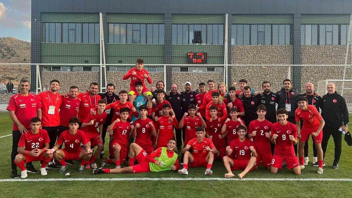 Drtl Turnuva ampiyonu U16 Milli Takm 