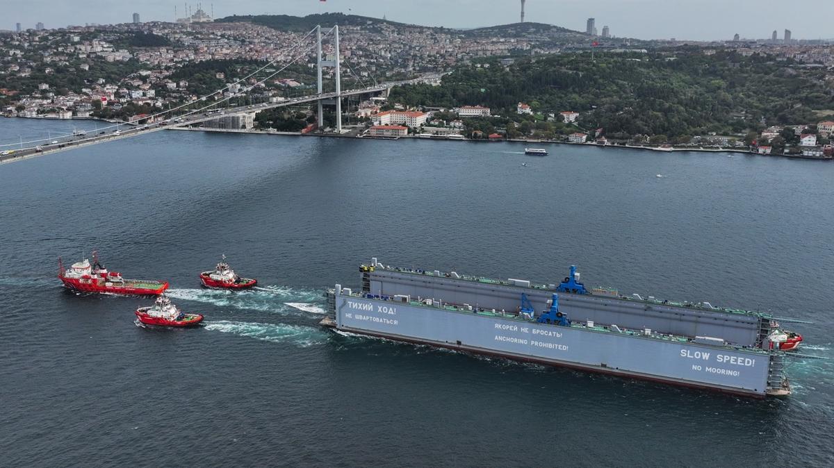 stanbul Boaz'nda gemi trafii ift ynl ald