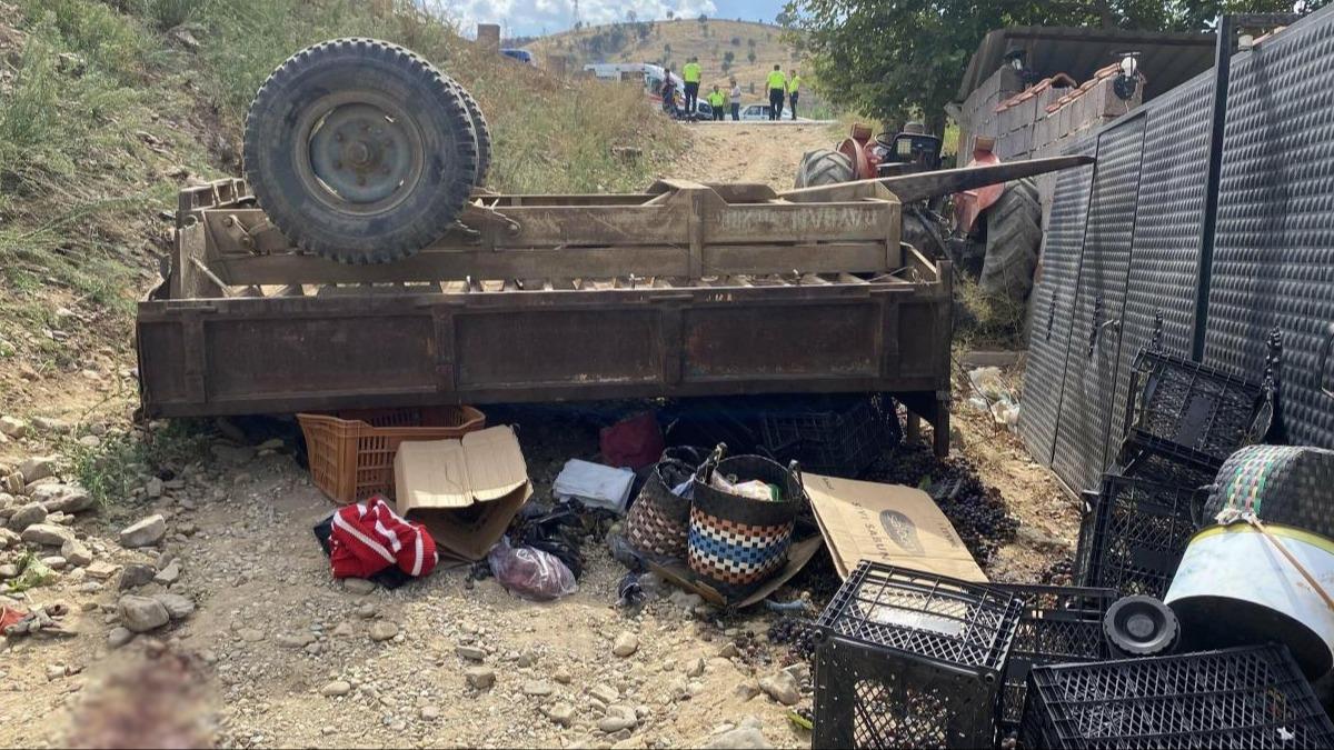 Mevsimlik iileri tayan traktr devrildi: ok sayda kii yaraland