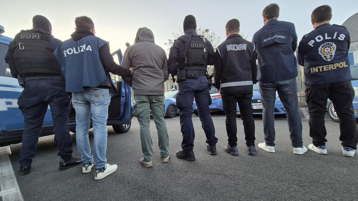 Trk ve talyan polis yakalamt! Bar Boyun'a istenen ceza belli oldu