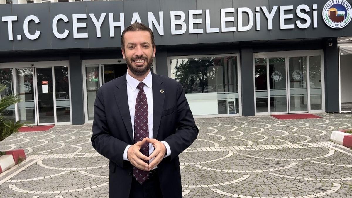 Ceyhan Belediye Bakan Kadir Aydar'a siyasi yasak