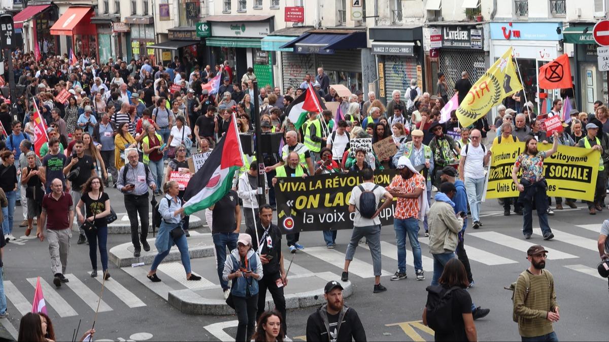 Fransa'da tehlike anlar Macron iin alyor! Binlerce kii sokaklara dkld