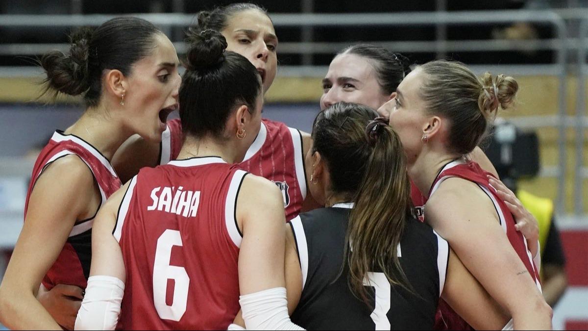 Beikta Kupa Voley'de eyrek final biletini kapt