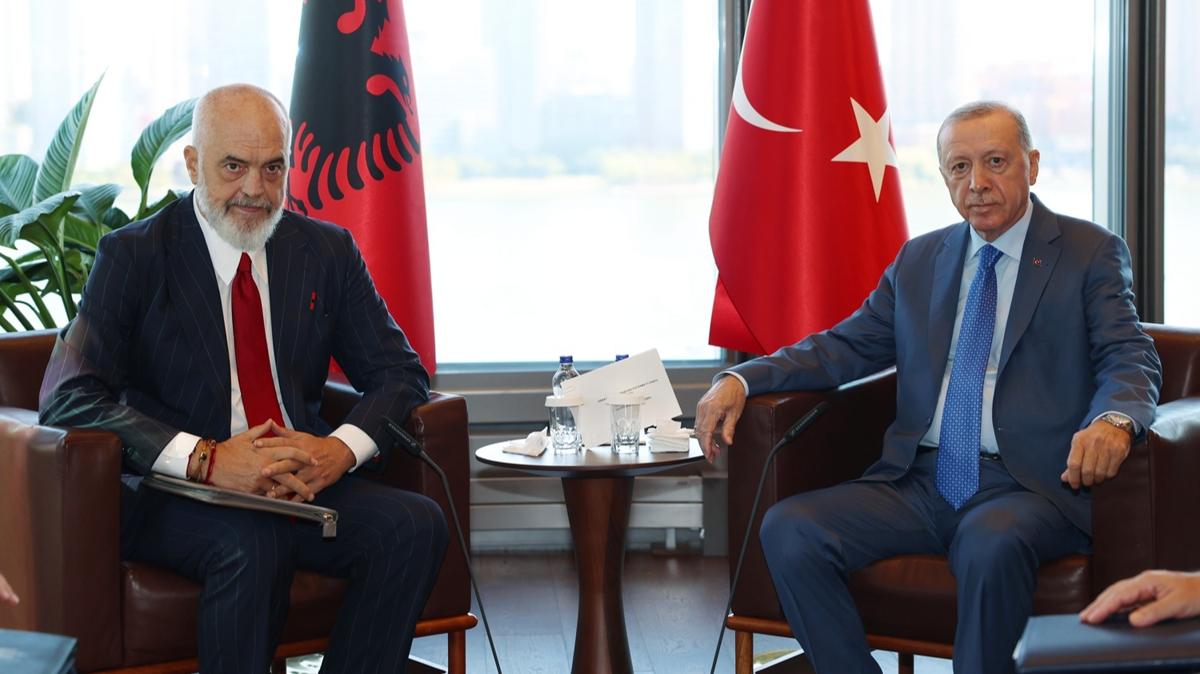 Cumhurbakan Erdoan'n Trkevi'ndeki diplomasi trafii balad: Edi Rama'y kabul etti