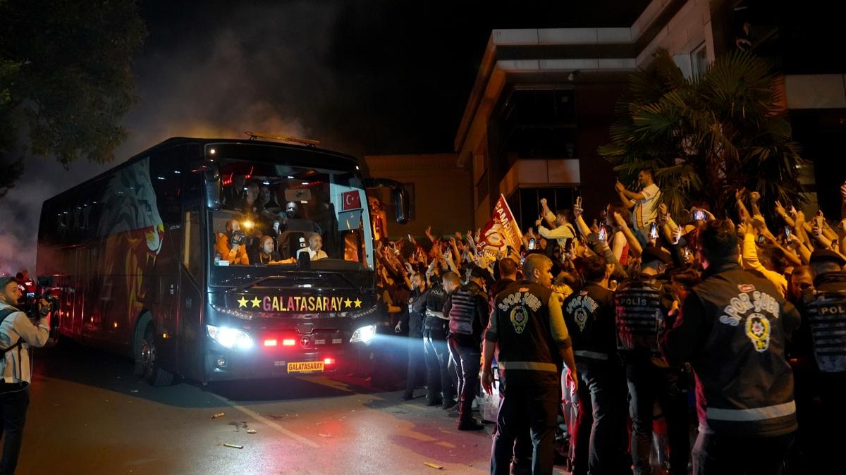 Galatasaray'a Florya'da cokulu karlama