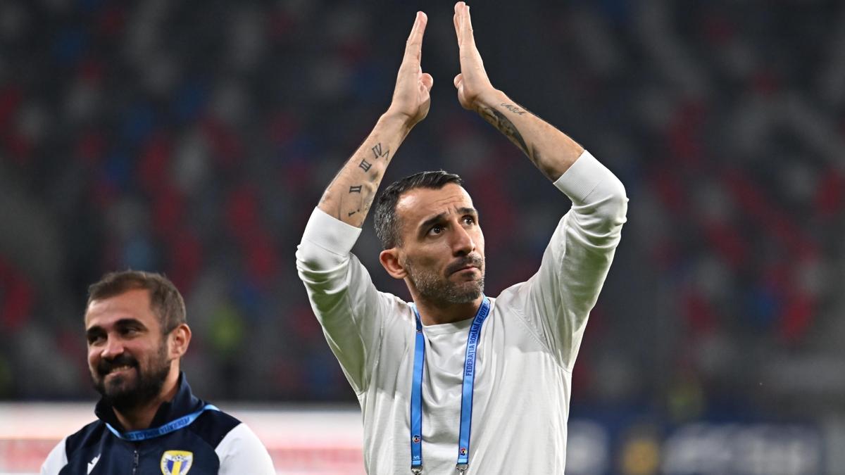 Petrolul'un taraftarlarndan Mehmet Topal'a sevgi gsterisi