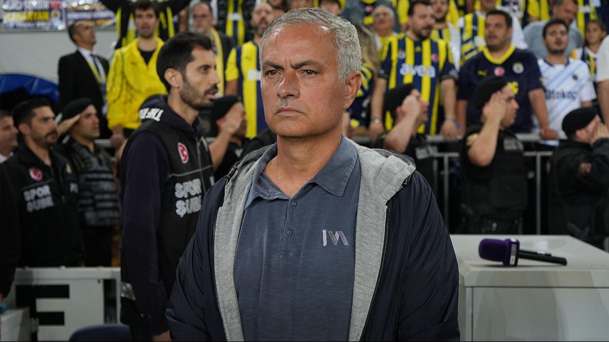 Dnya basnnda alay konusu oldu! ''Galatasaray, Mou'lu Fener'i datt''