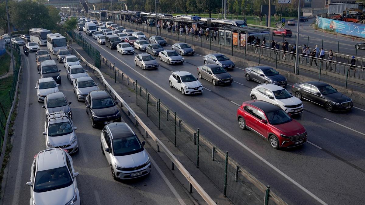 stanbul'un baz blgelerine trafik younluu olutu