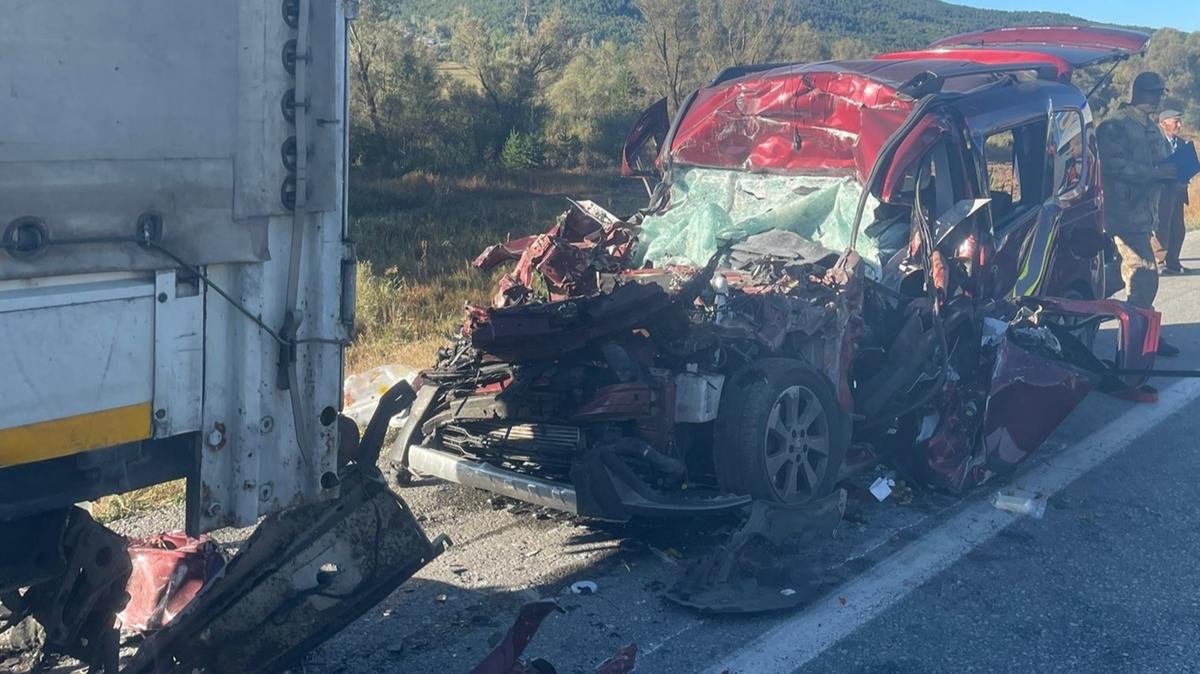 Erzincan'da korkun kaza: 3 l, 2 ar yaral