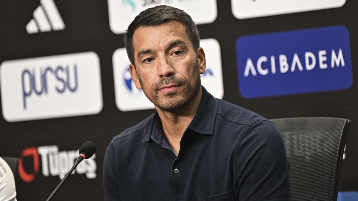 Van Bronckhorst'tan arpc aklama! ''Ajax'a gcmz gstereceiz''