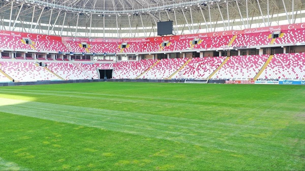 4 Eyll Stad'ndaki kadn tribnne ehit Polis eyda Ylmaz'n ismi verildi