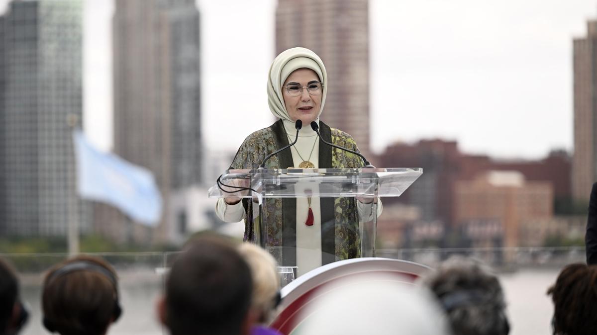 Emine Erdoan'dan New York'ta youn program...  BM marjnda birok yetkili ile grt