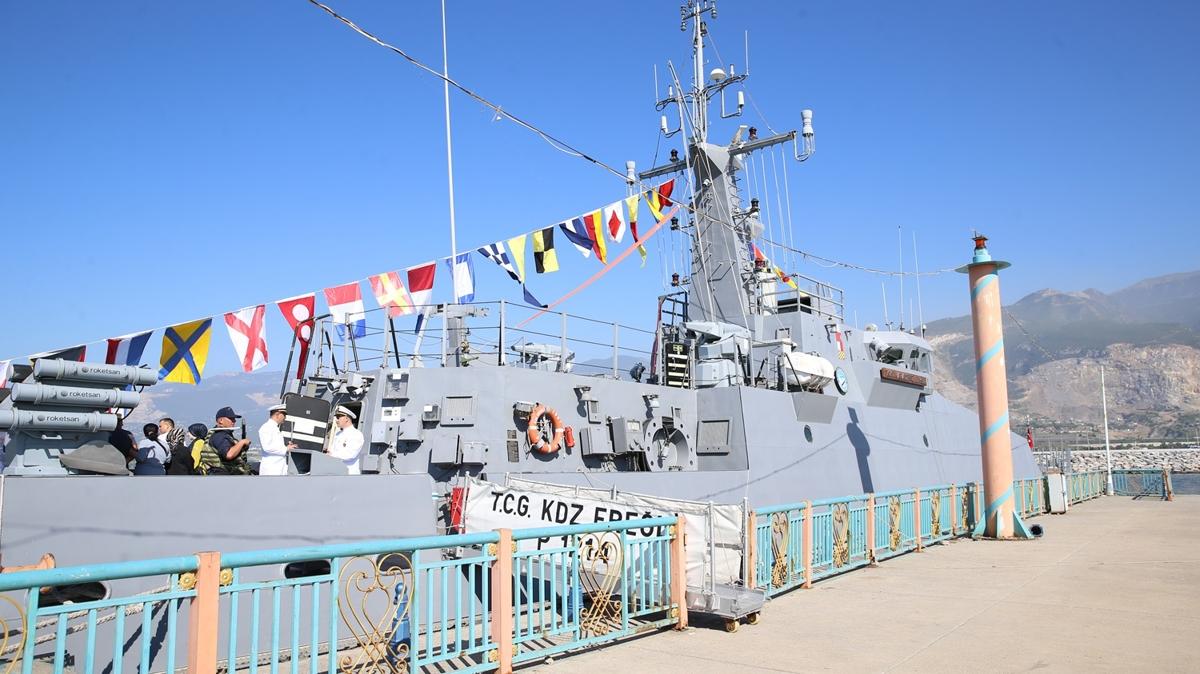 TCG Karadeniz Ereli, skenderun'a demirledi! Vatandalardan youn ilgi