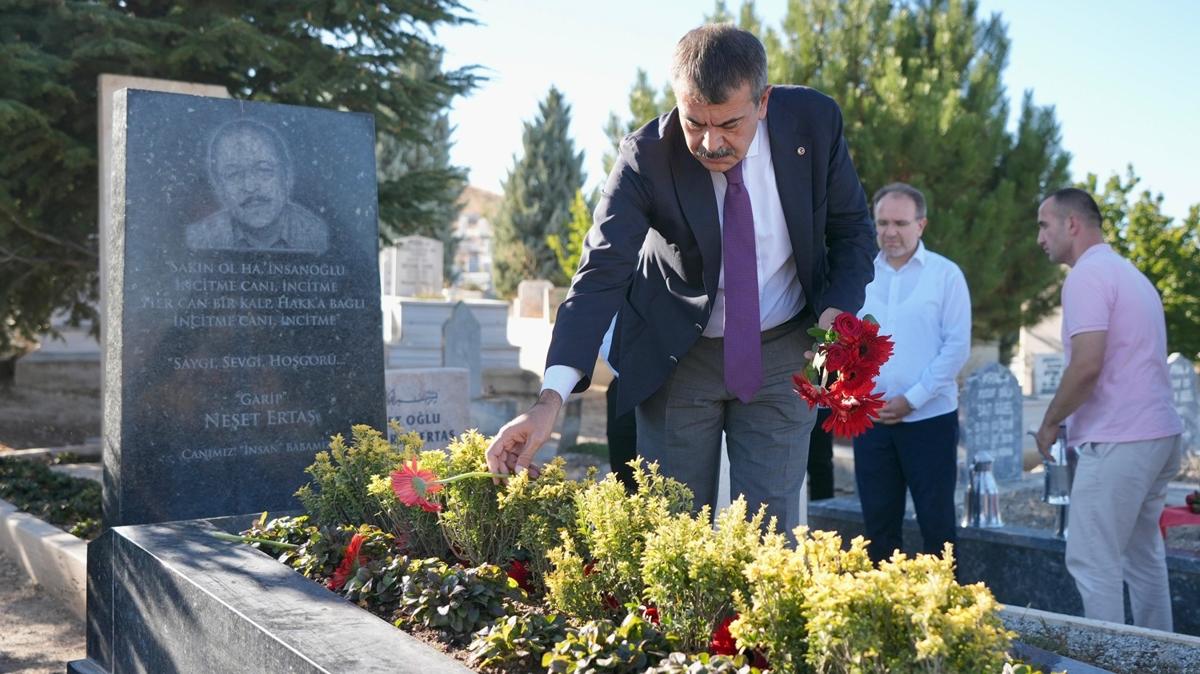Milli Eitim Bakan Tekin, Krehir'de Neet Erta'n kabrini ziyaret etti