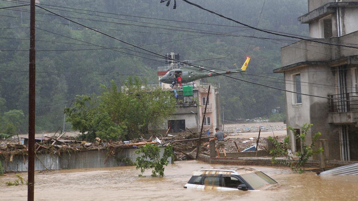 Nepal'deki heyelan ve sellerde 100 kii hayatn kaybetti