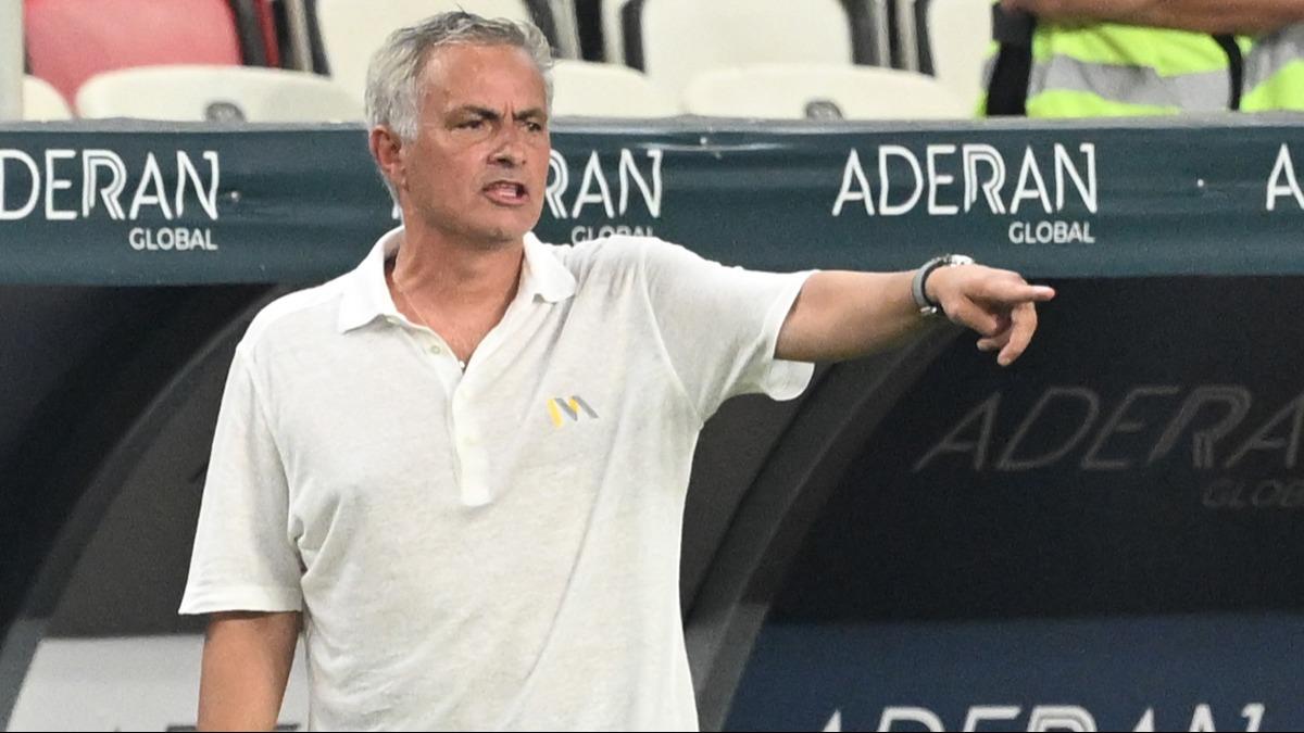 Dnya Jose Mourinho'nun bu hareketini konuuyor! ''tiraz etmenin benzersiz yolu''