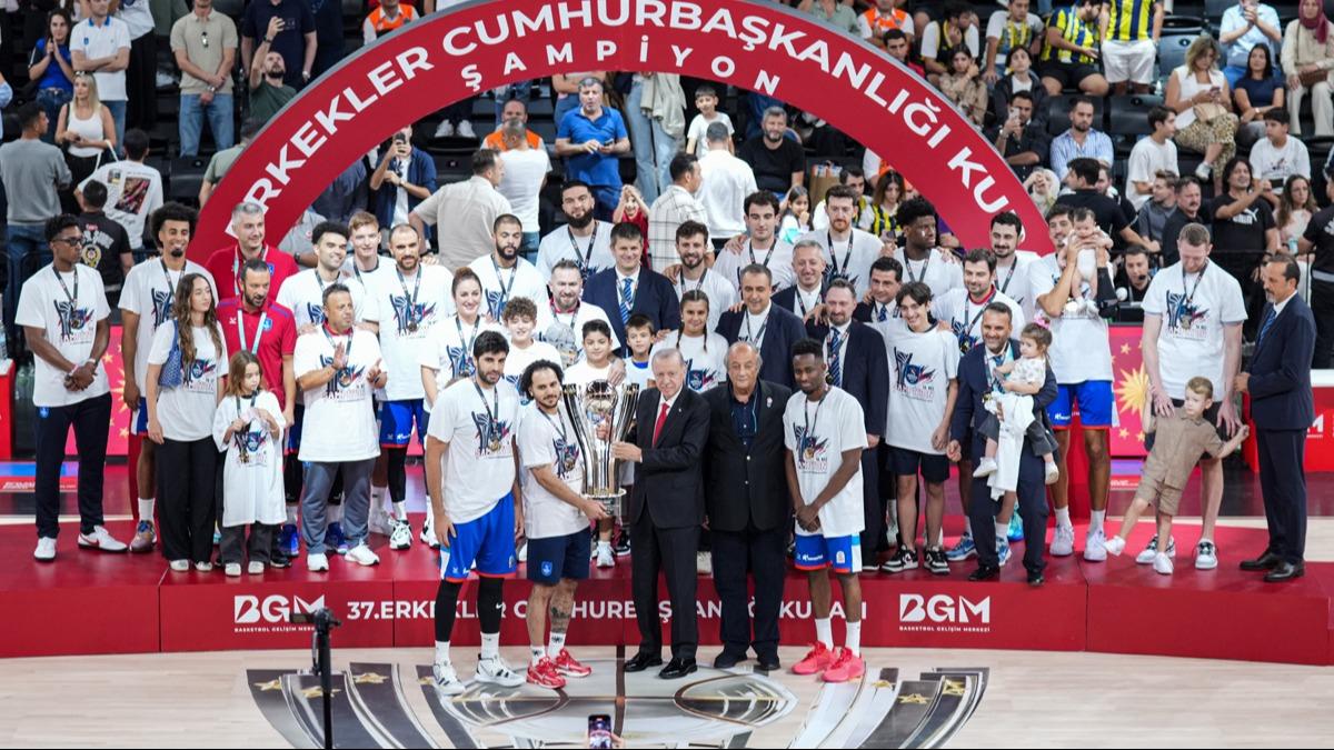 st ste 4. kez kupay mzesine gtrd! 1 say farkla ampiyon Anadolu Efes 