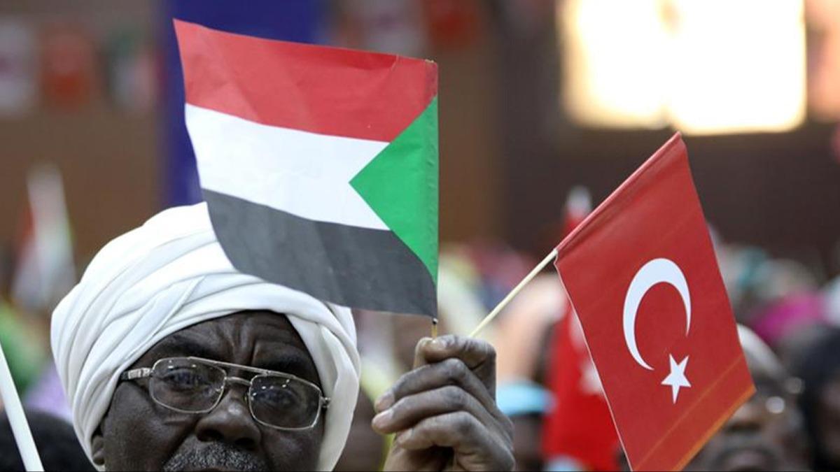 Trkiye'den Sudan'a yardm eli! 2 bin 500 ton malzeme tayan gemi Port Sudan'a ulat